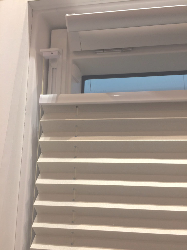 Plissee ohne Bohren für Dachfenster | Rollomeister.de